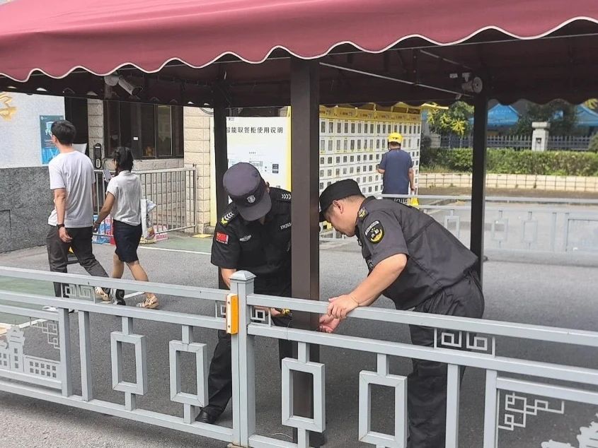 C:/Users/Administrator/Desktop/臺風“貝碧嘉”來襲，南京保安積極應對，“守”護萬家團圓！/4.jpg4