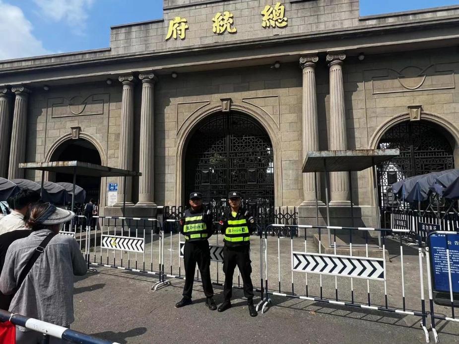C:/Users/Administrator/Desktop/臺風“貝碧嘉”來襲，南京保安積極應對，“守”護萬家團圓！/7.jpg7